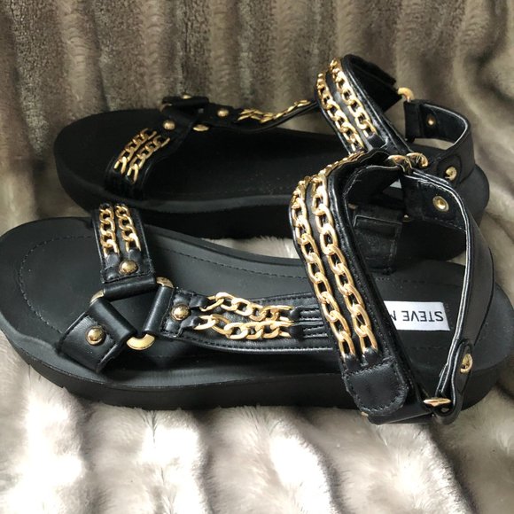 Steve Madden Black and Gold chain sandal - Picture 4 of 6